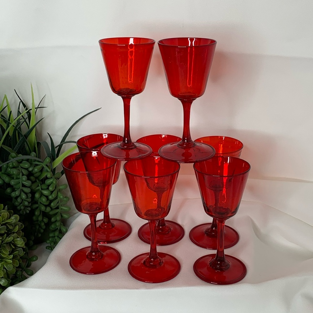 Set of 8 vintage / antique Ombre ruby reddish orange cordial glasses